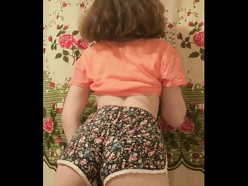 ❤️ Garota jovem e sexy tirando seus shorts da câmera Sexo vídeo em nós pt-br.mailkassa.ru