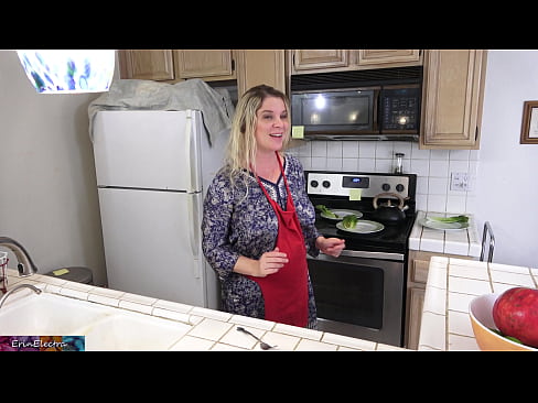 ❤️ A madrasta o ordenha na cozinha antes de sua data Sexo vídeo em nós pt-br.mailkassa.ru