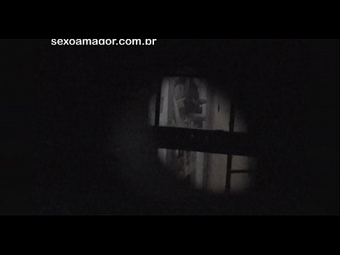 ❤️ Lourinho é secretamente filmado por um voyeur de bairro escondido atrás de tijolos ocos Sexo vídeo em nós pt-br.mailkassa.ru